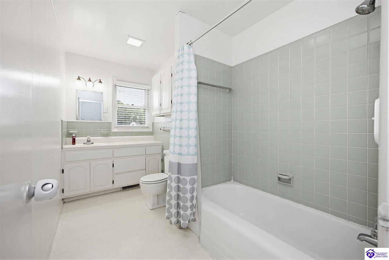 100 Bedford Court Property Photo 10