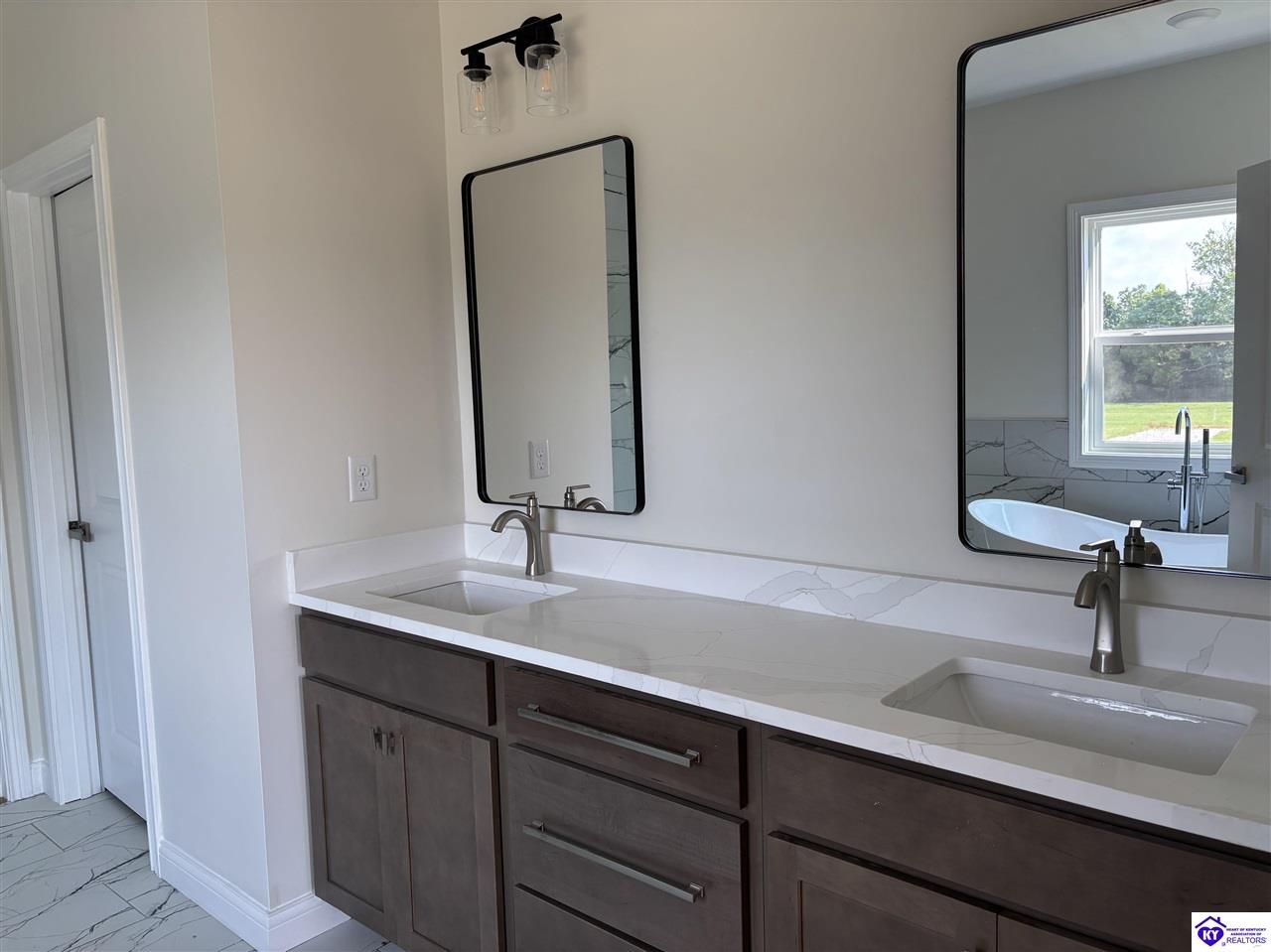 105 Cozy Court Property Photo 27