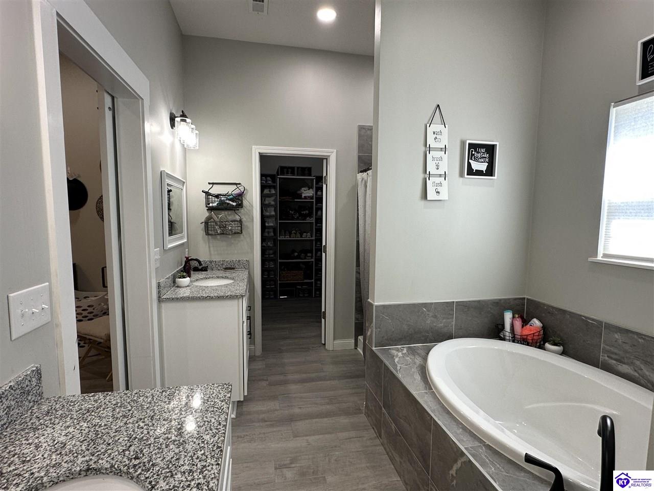 100 Blackberry Drive Property Photo 16