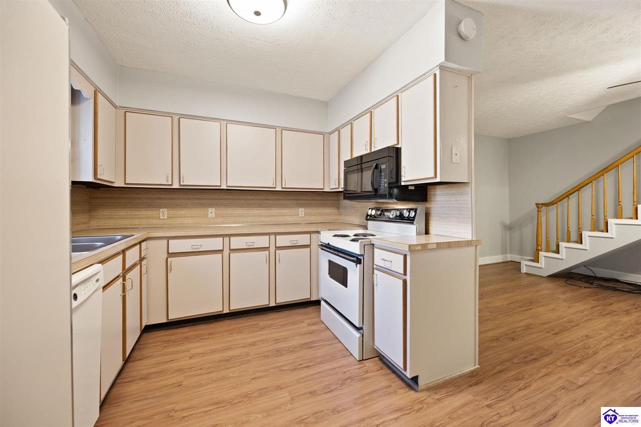 102 Regency Court B-3 Property Photo 9