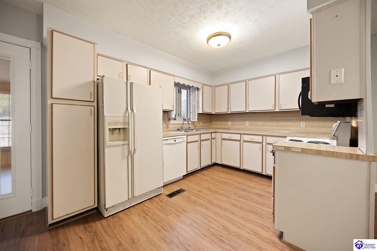 102 Regency Court B-3 Property Photo 10