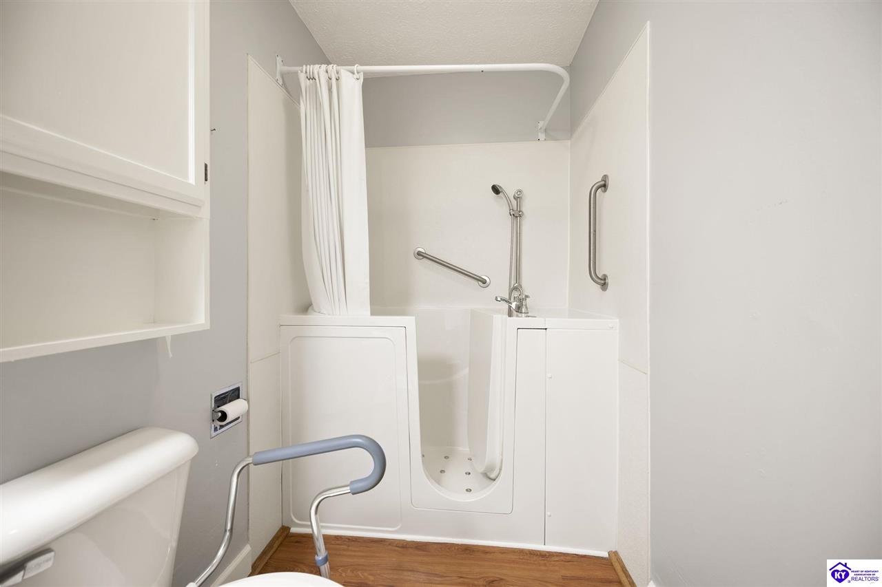 102 Regency Court B-3 Property Photo 18