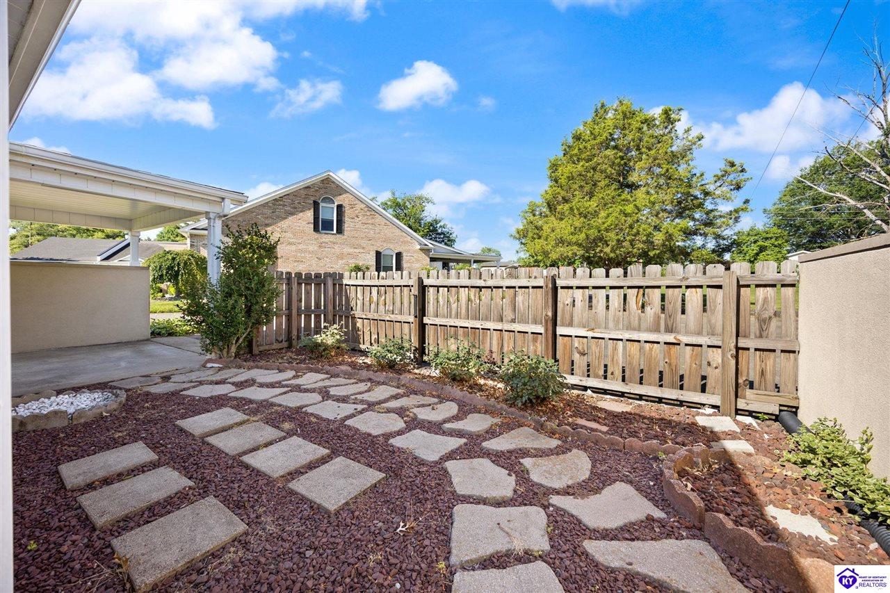 102 Regency Court B-3 Property Photo 28