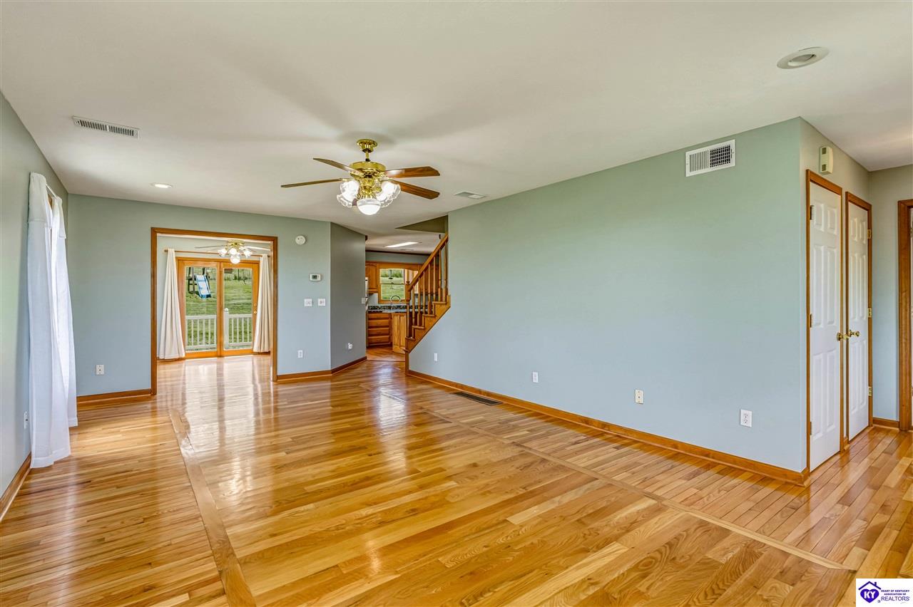 1250 Stringtown Road Property Photo 14
