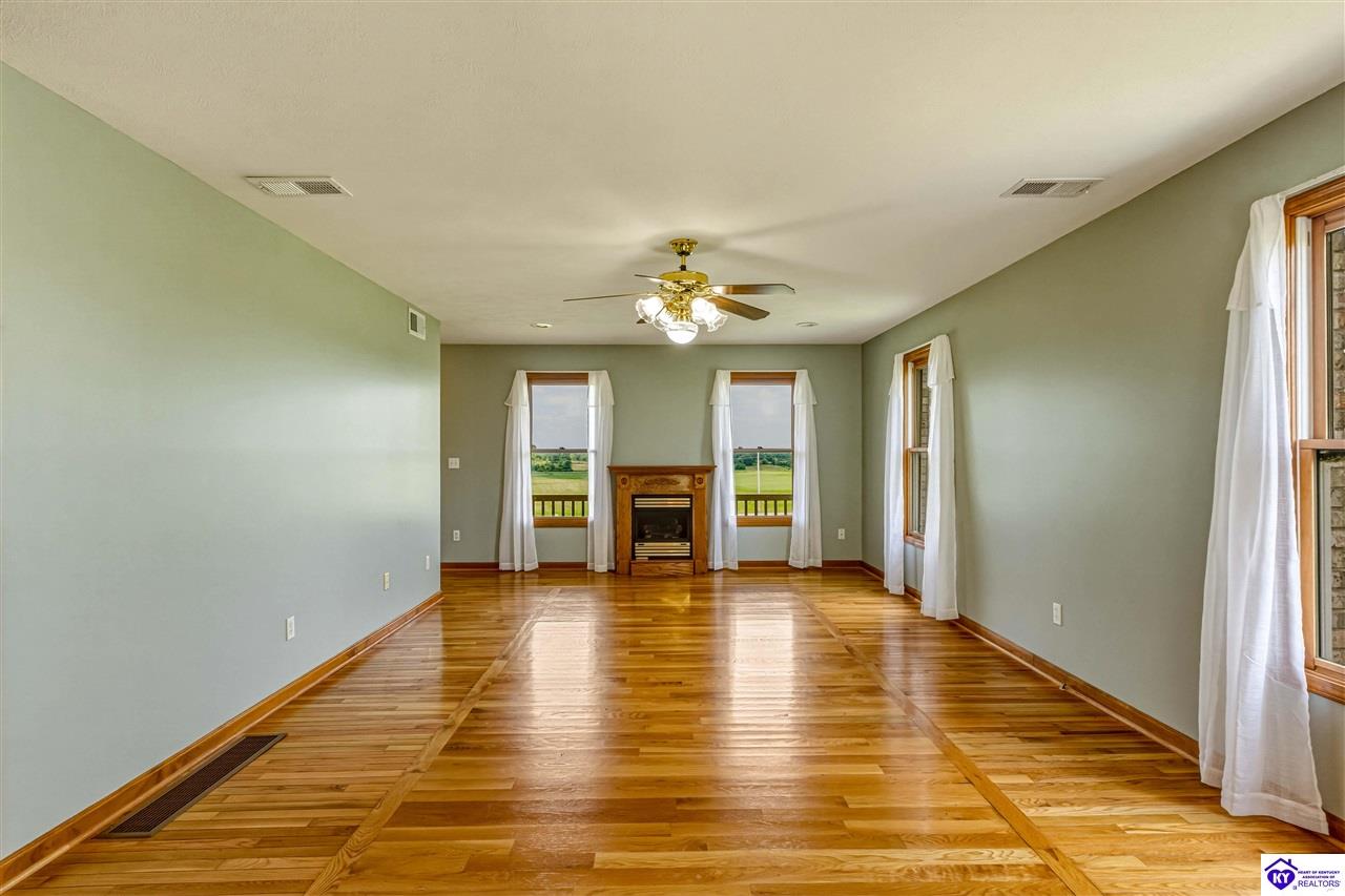 1250 Stringtown Road Property Photo 16