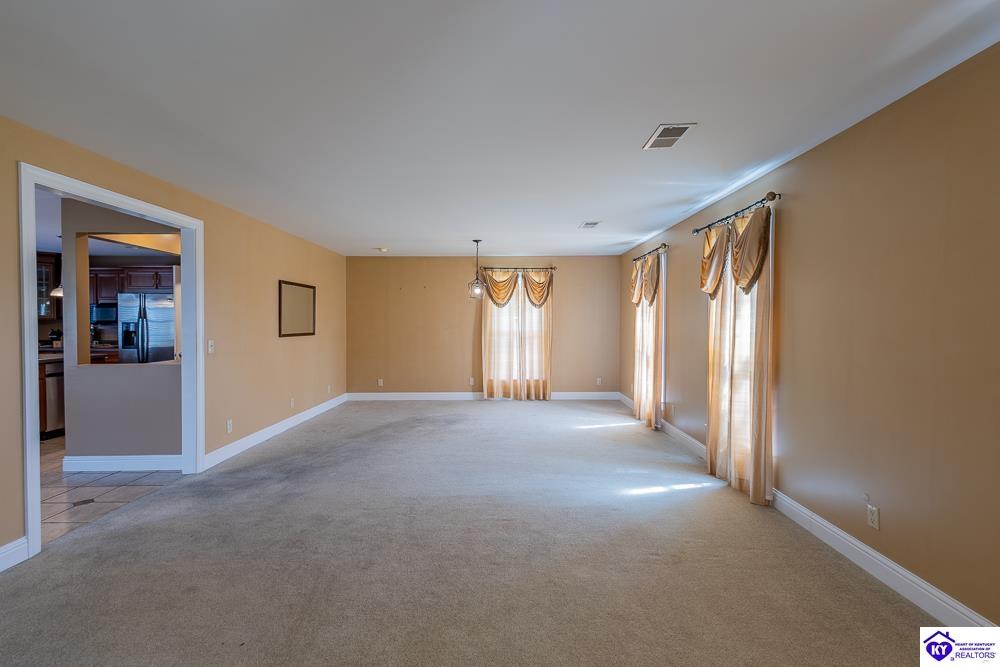 438 N Walnut Street Property Photo 8