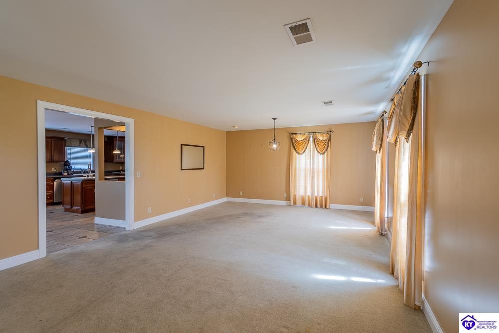 438 N Walnut Street Property Photo 9