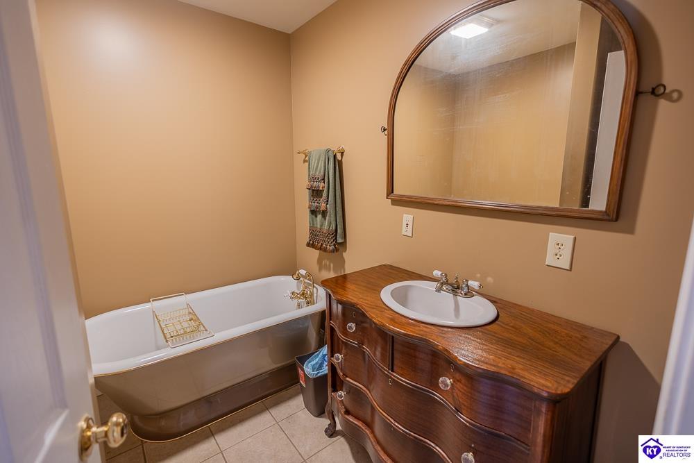 438 N Walnut Street Property Photo 29