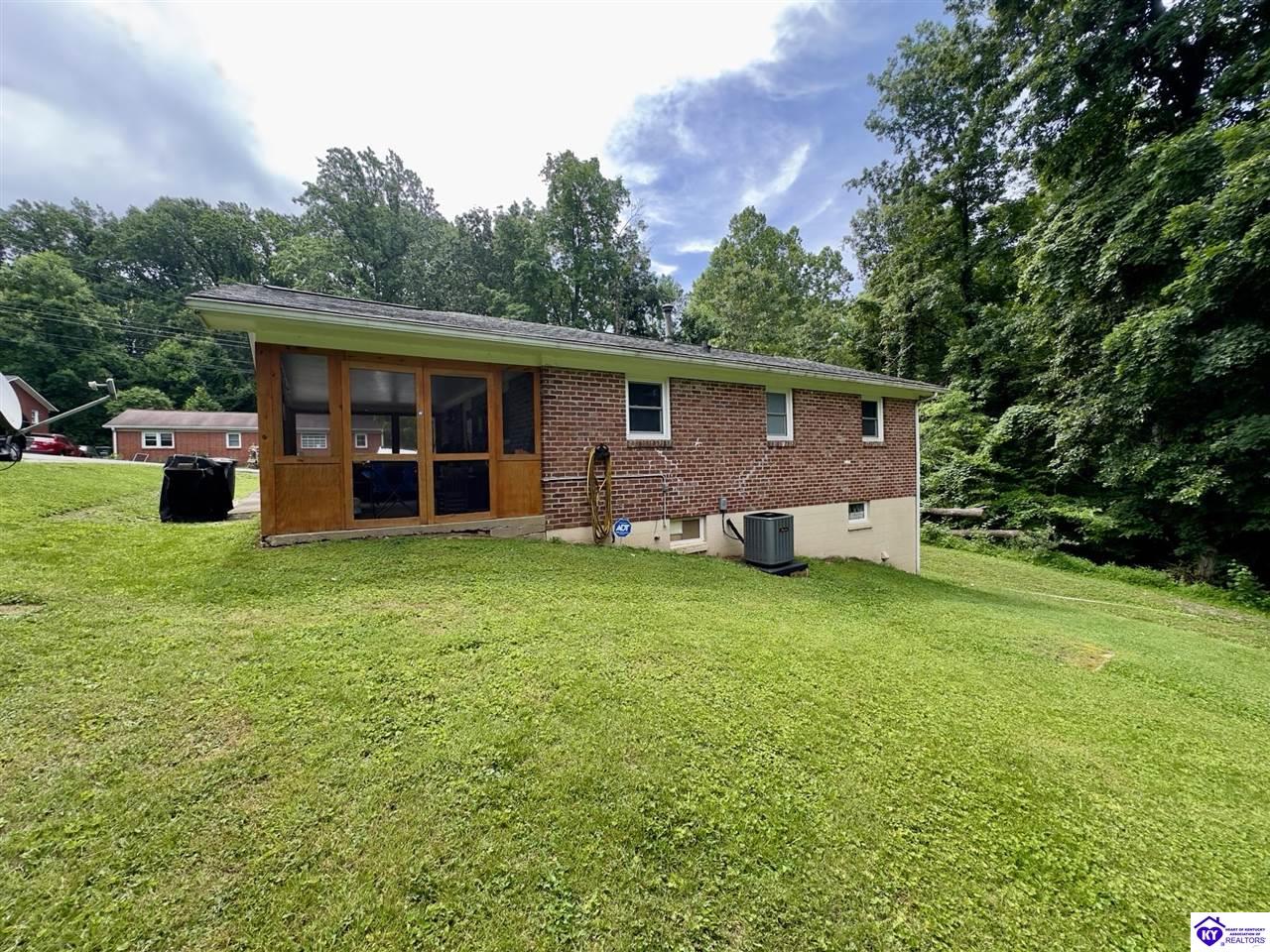 1109 Evelyn Drive Property Photo 5