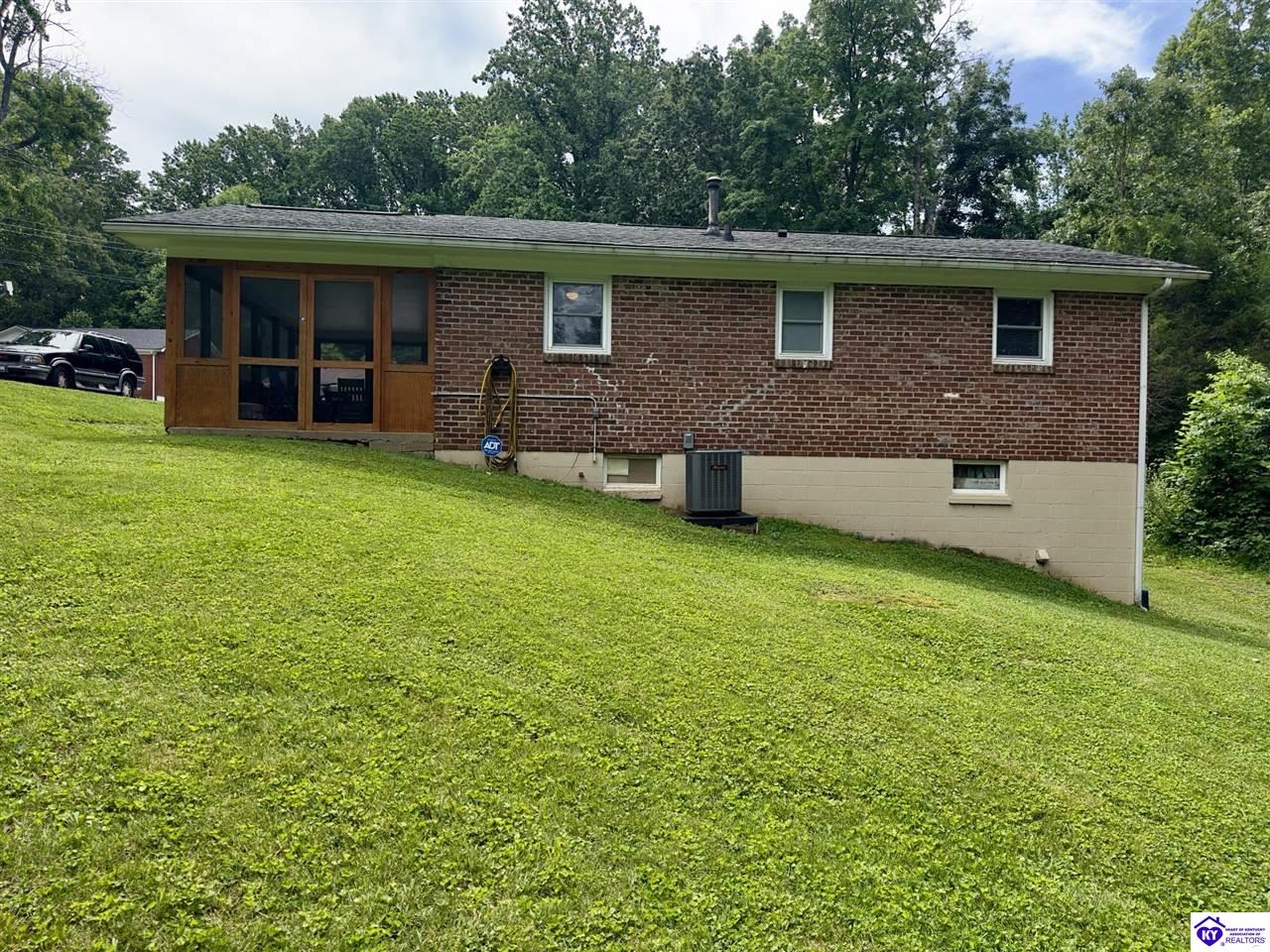1109 Evelyn Drive Property Photo 6