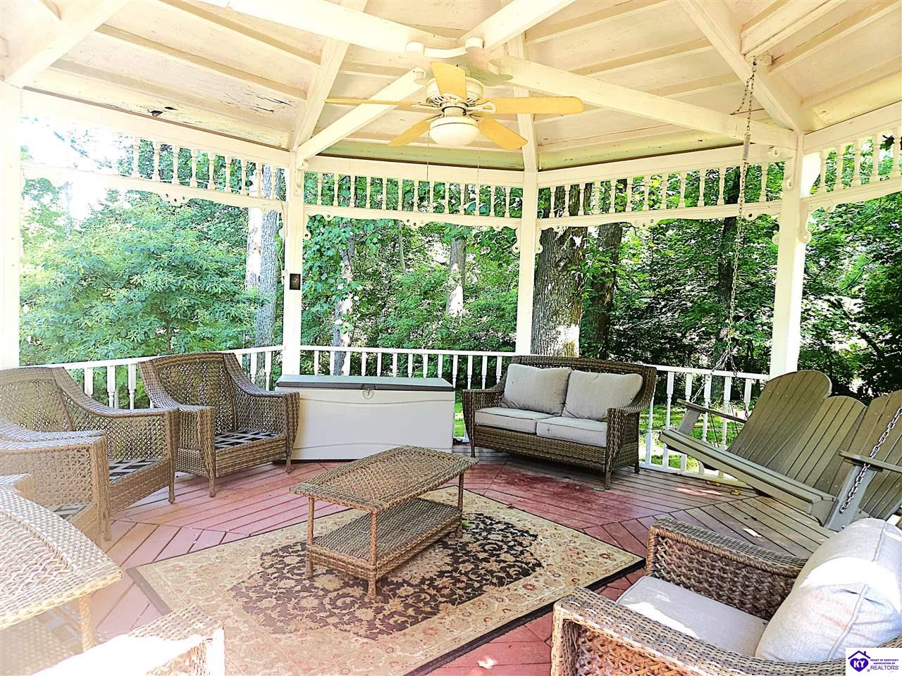 205 W Chestnut Street Property Photo 9