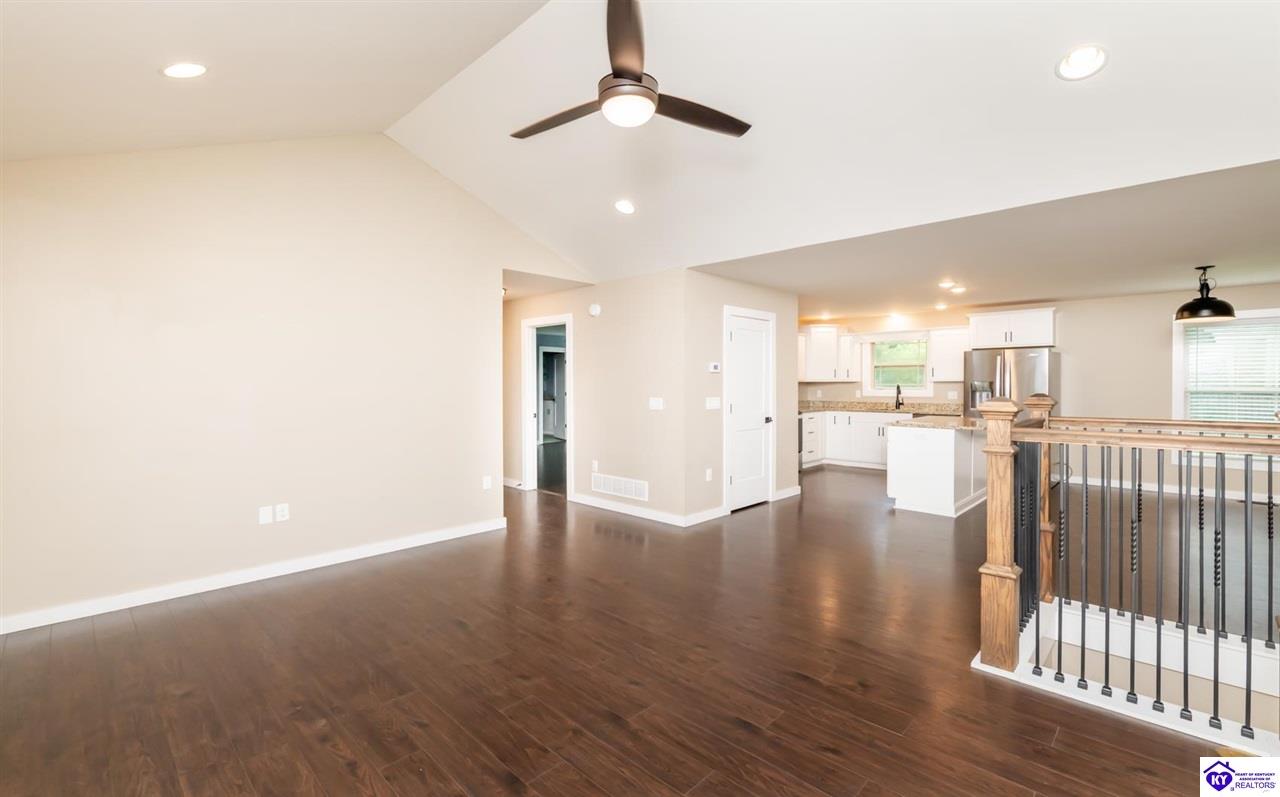 369 Meadowview Drive Property Photo 8