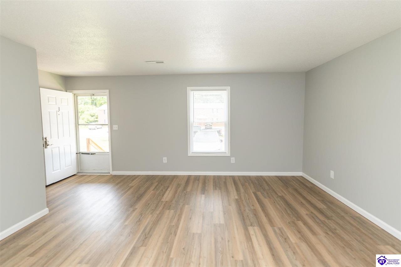 315 Berkley Court Property Photo 6