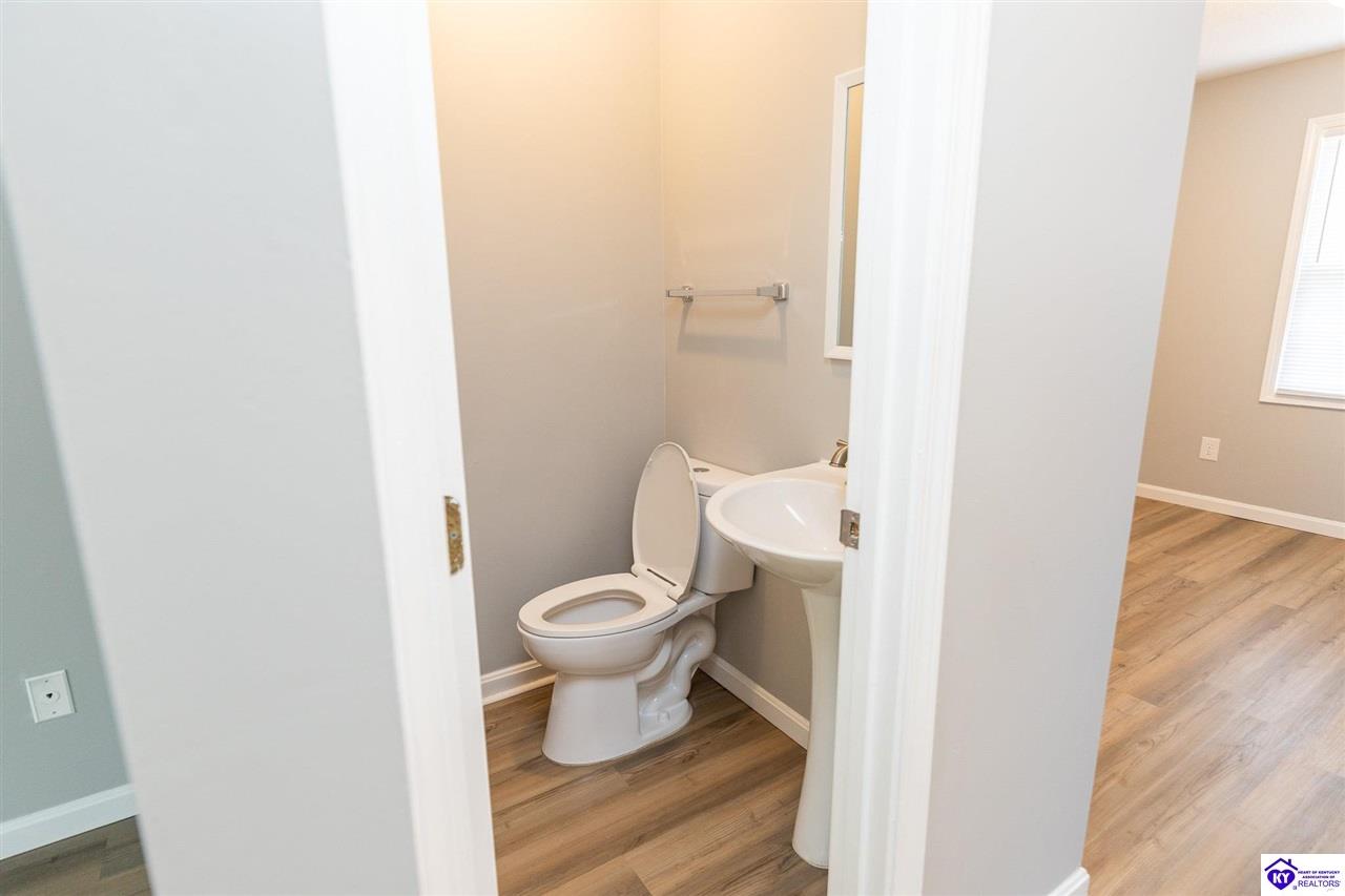 315 Berkley Court Property Photo 7