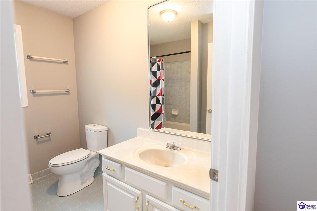 315 Berkley Court Property Photo 33