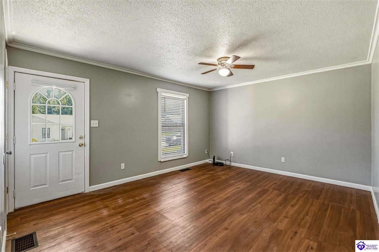 163 E Airview Drive Property Photo 4