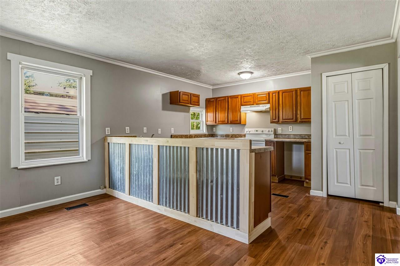 163 E Airview Drive Property Photo 8
