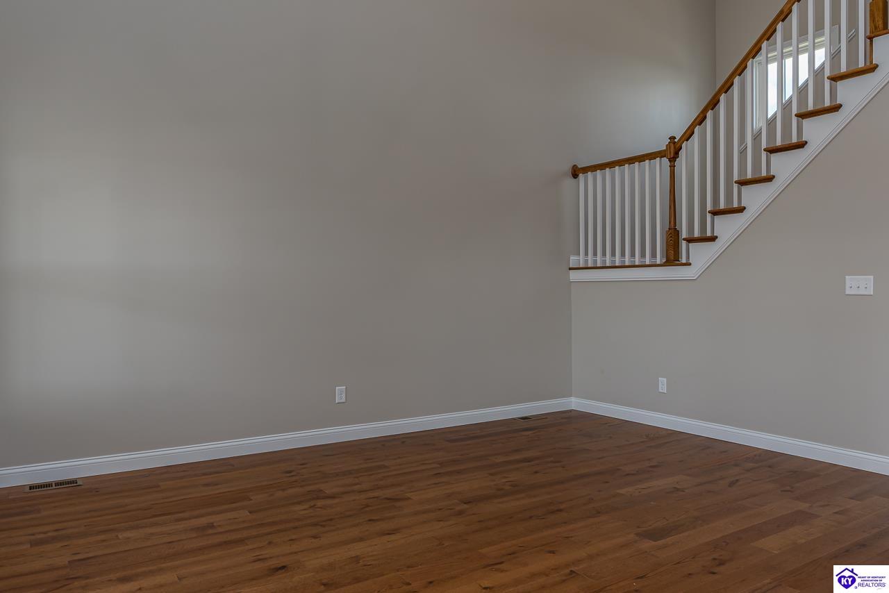 125 Broken Arrow Circle Property Photo 5