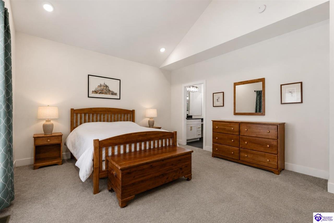 305 Ashwood Avenue Property Photo 12