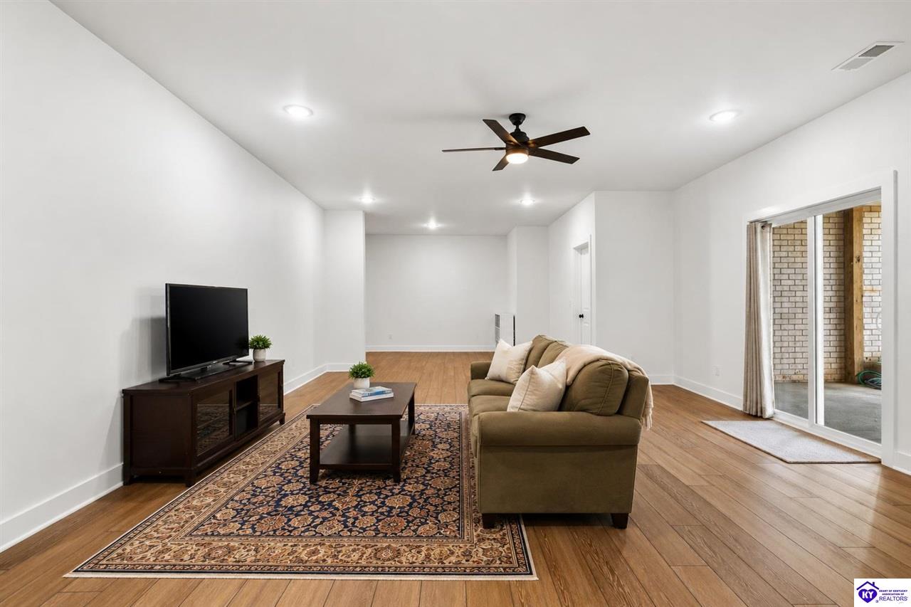 305 Ashwood Avenue Property Photo 19