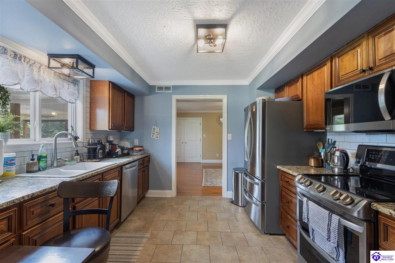200 Carey Lane Property Photo 4
