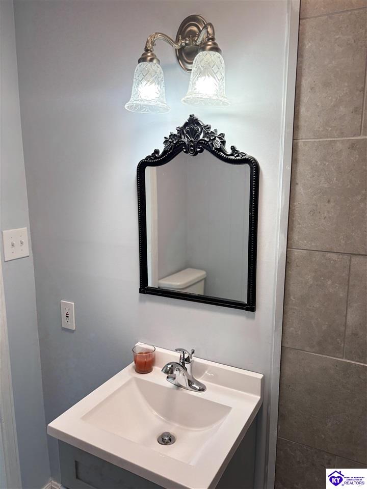 904 Maplewood Drive Property Photo 36