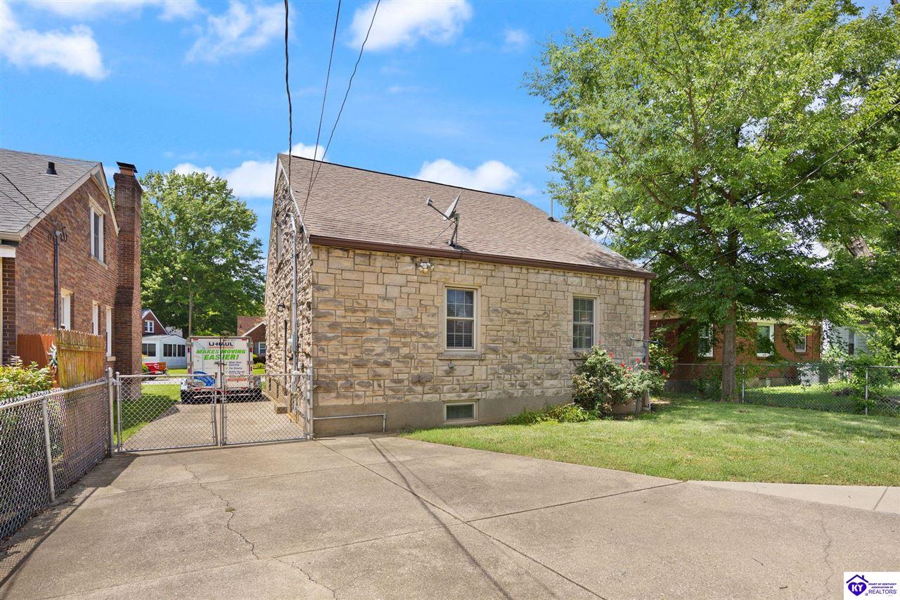 4529 Meridale Avenue Property Photo 8