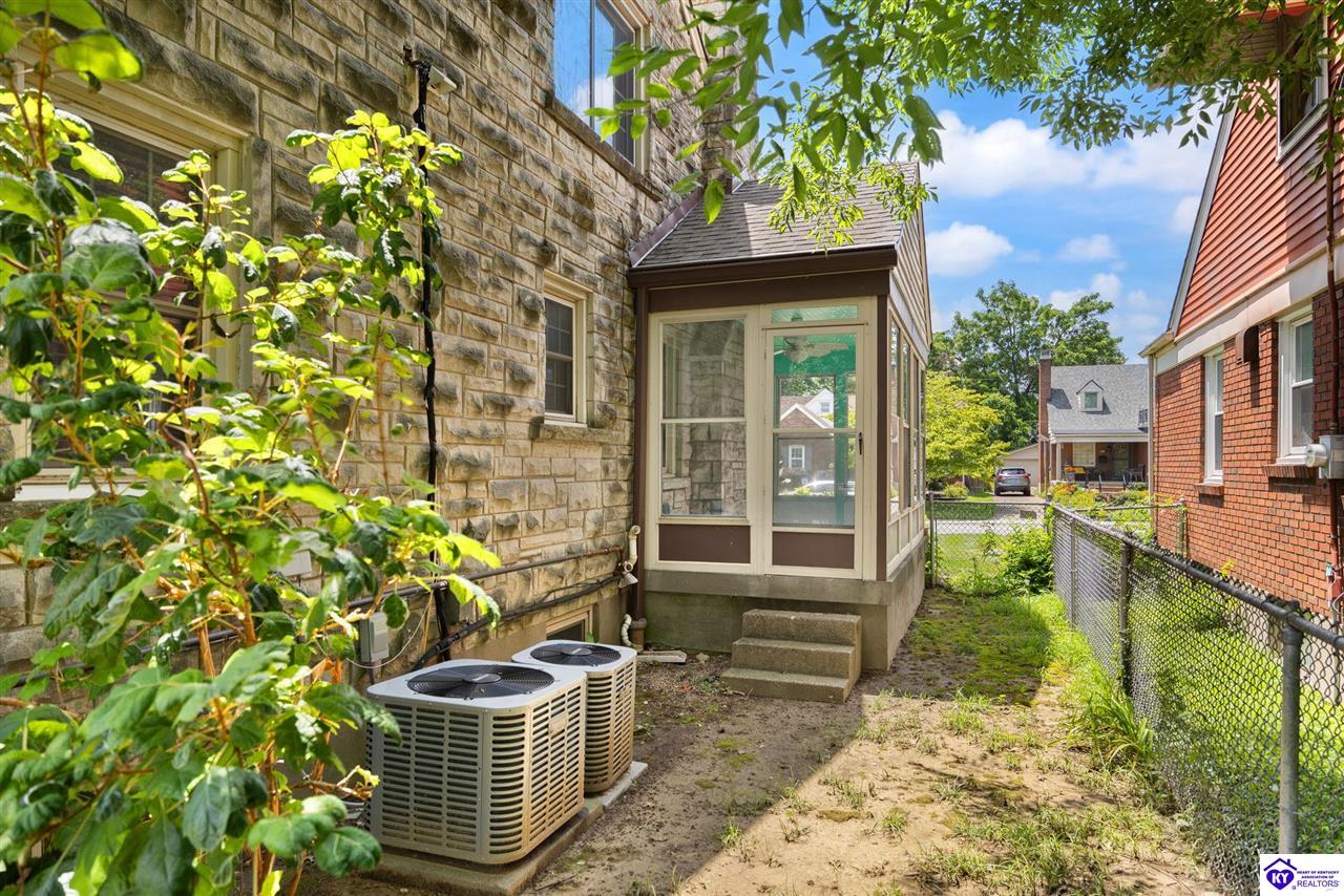 4529 Meridale Avenue Property Photo 12