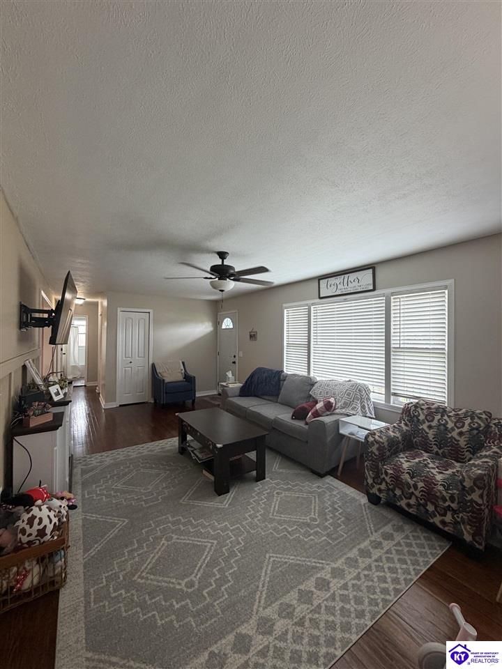 149 N Deepwood Drive Property Photo 3