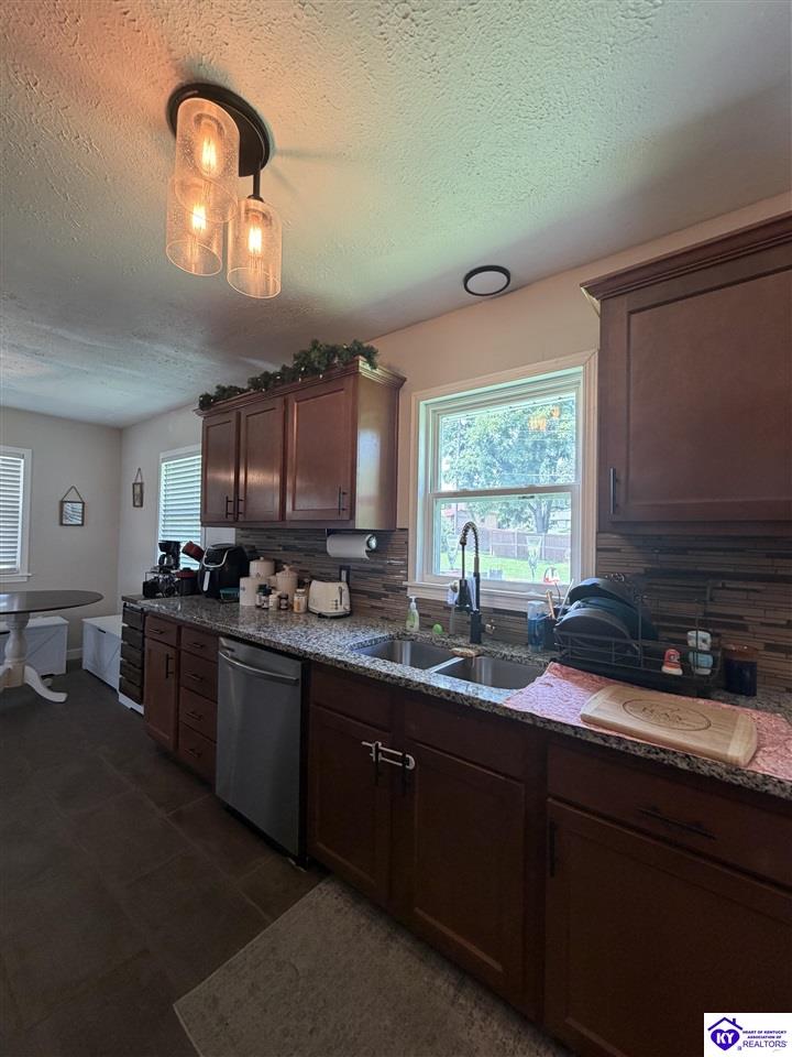 149 N Deepwood Drive Property Photo 6