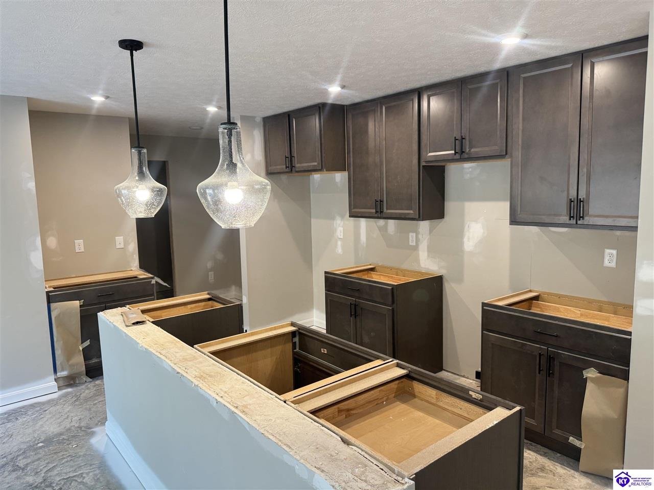 68 Hearthstone Lane Property Photo 2