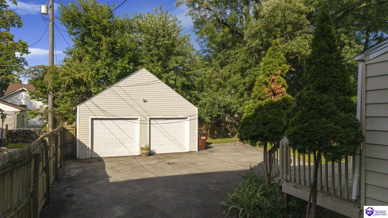405 Macon Avenue Property Photo 4