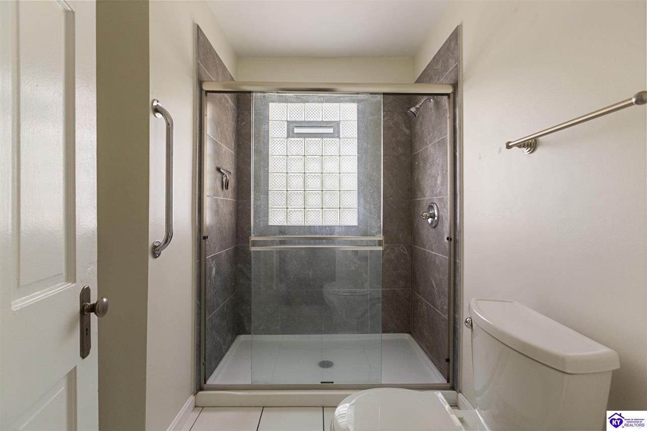 405 Macon Avenue Property Photo 23