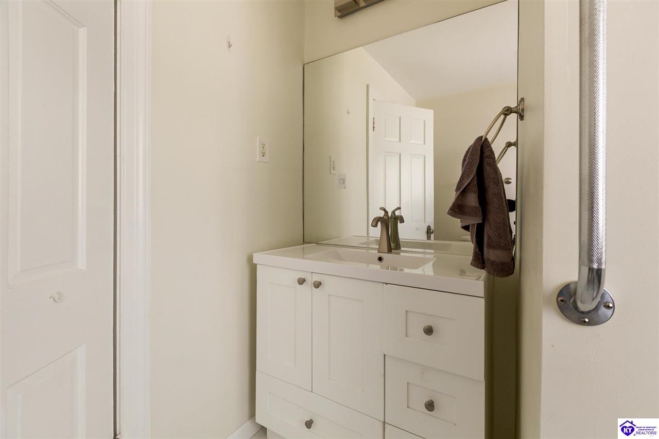 405 Macon Avenue Property Photo 24