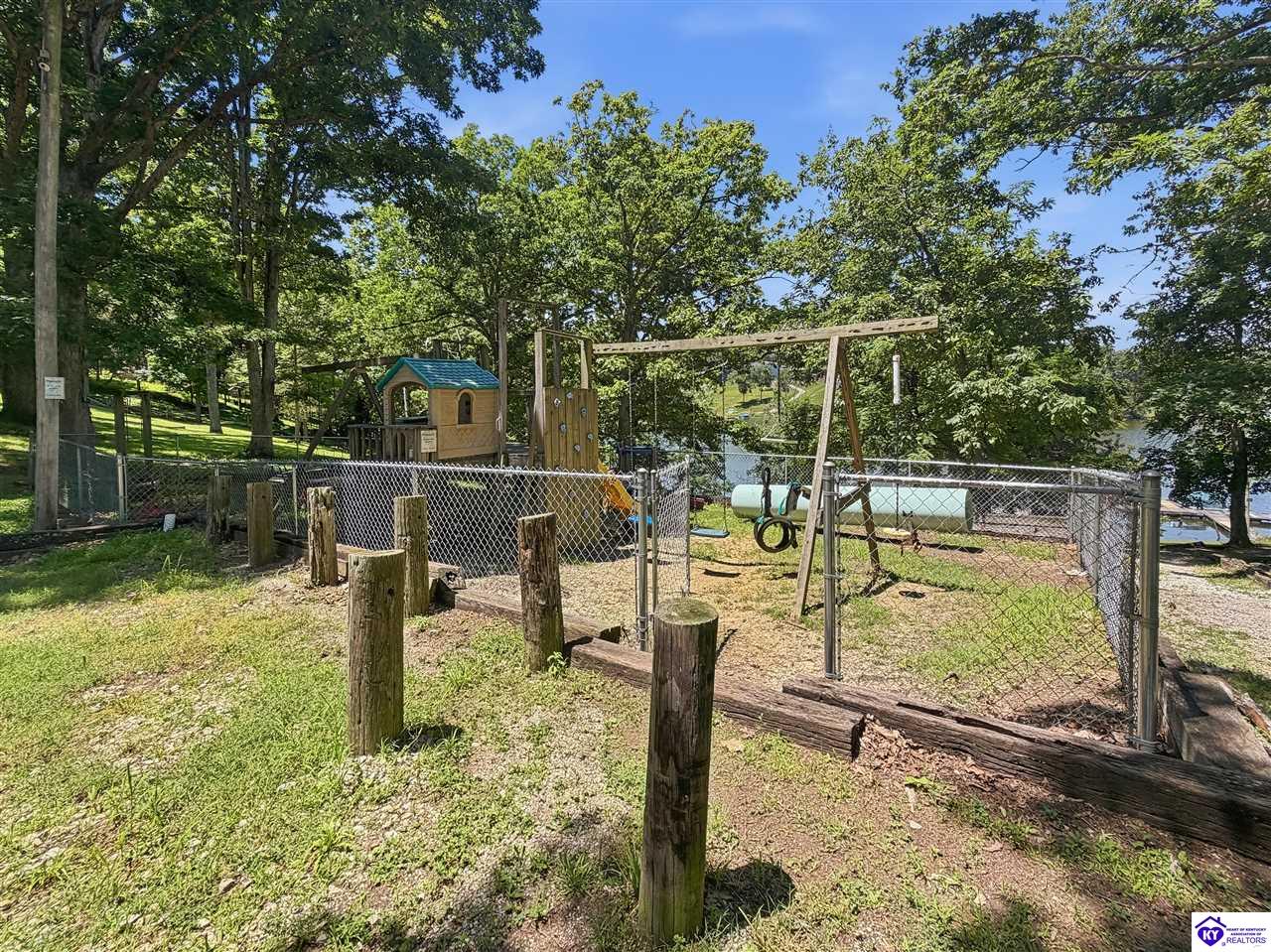 17 Bittersweet Place Property Photo 12