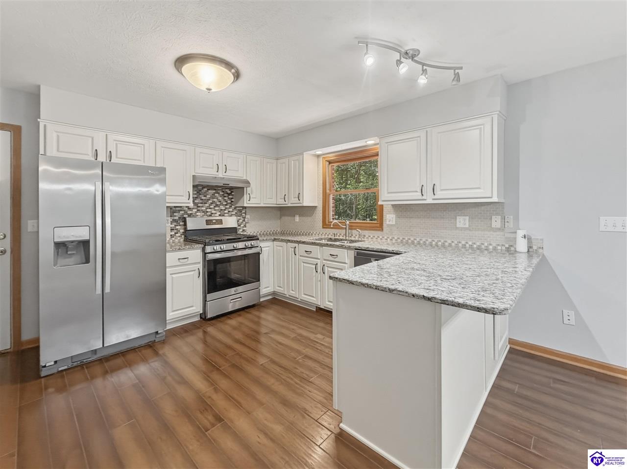 17 Bittersweet Place Property Photo 23