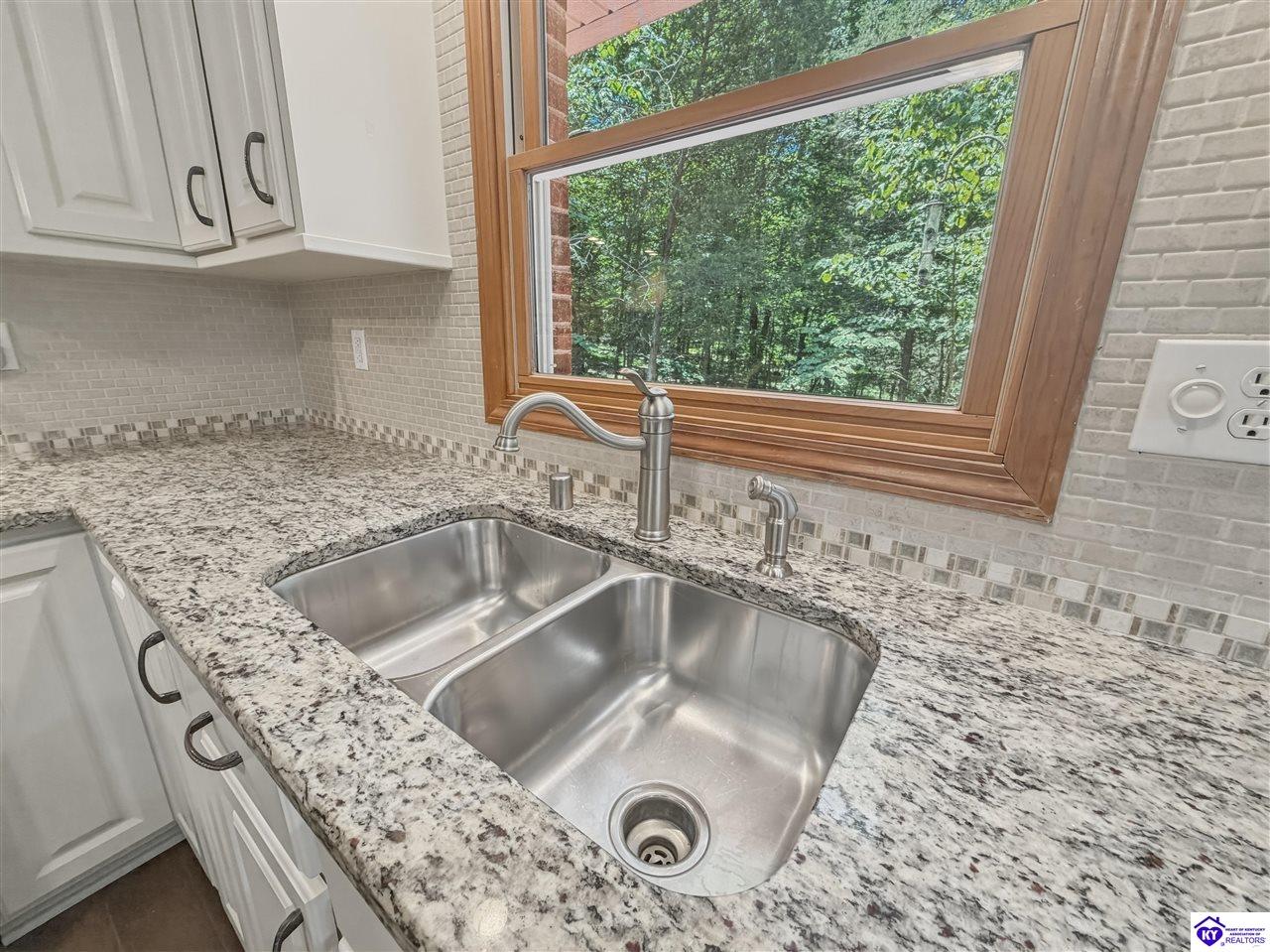 17 Bittersweet Place Property Photo 25