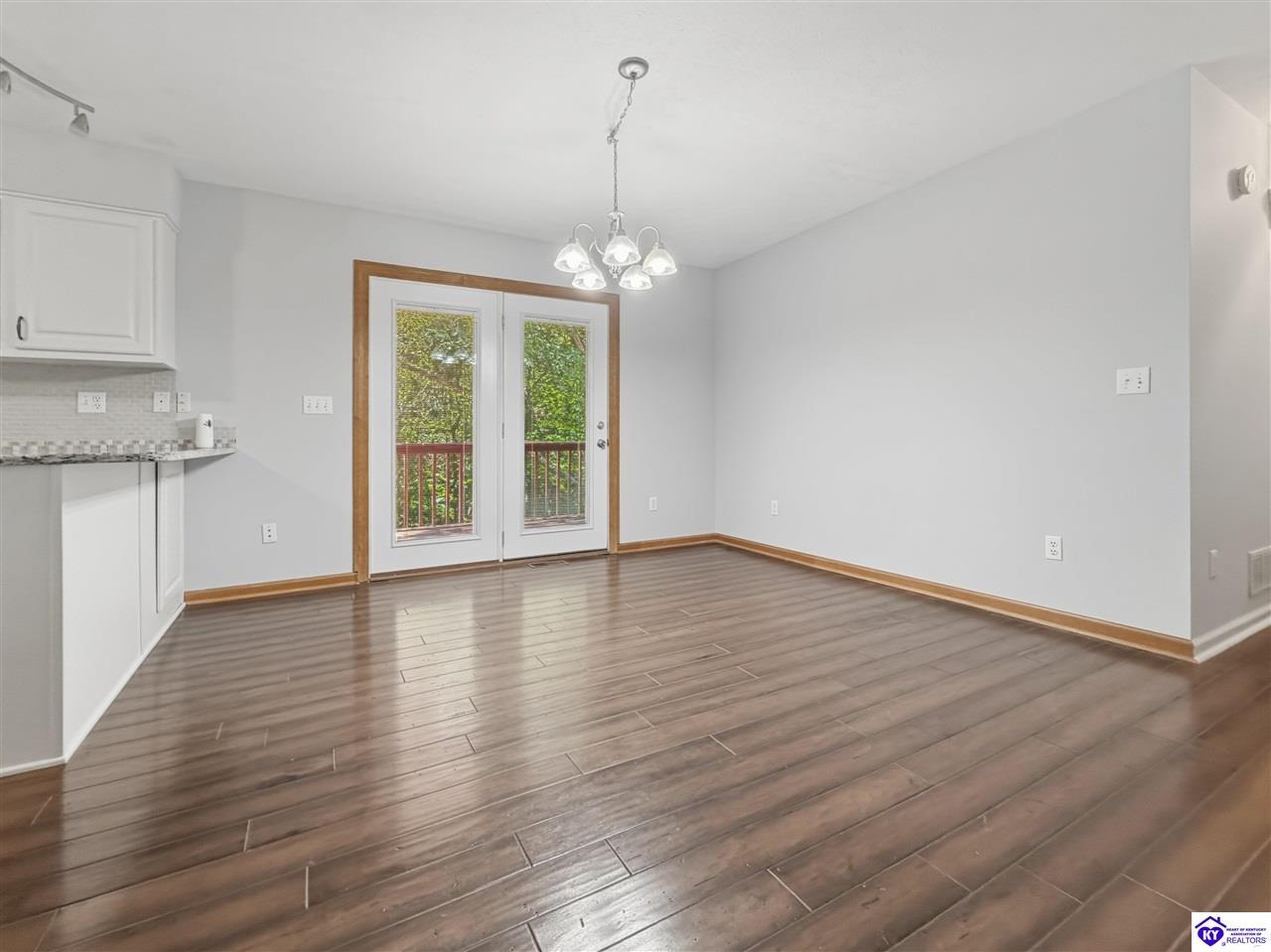 17 Bittersweet Place Property Photo 27