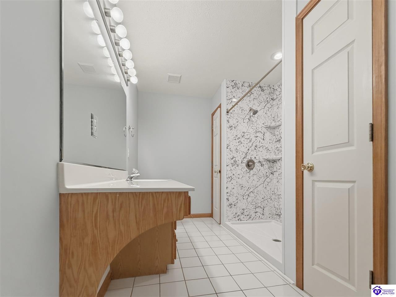 17 Bittersweet Place Property Photo 30