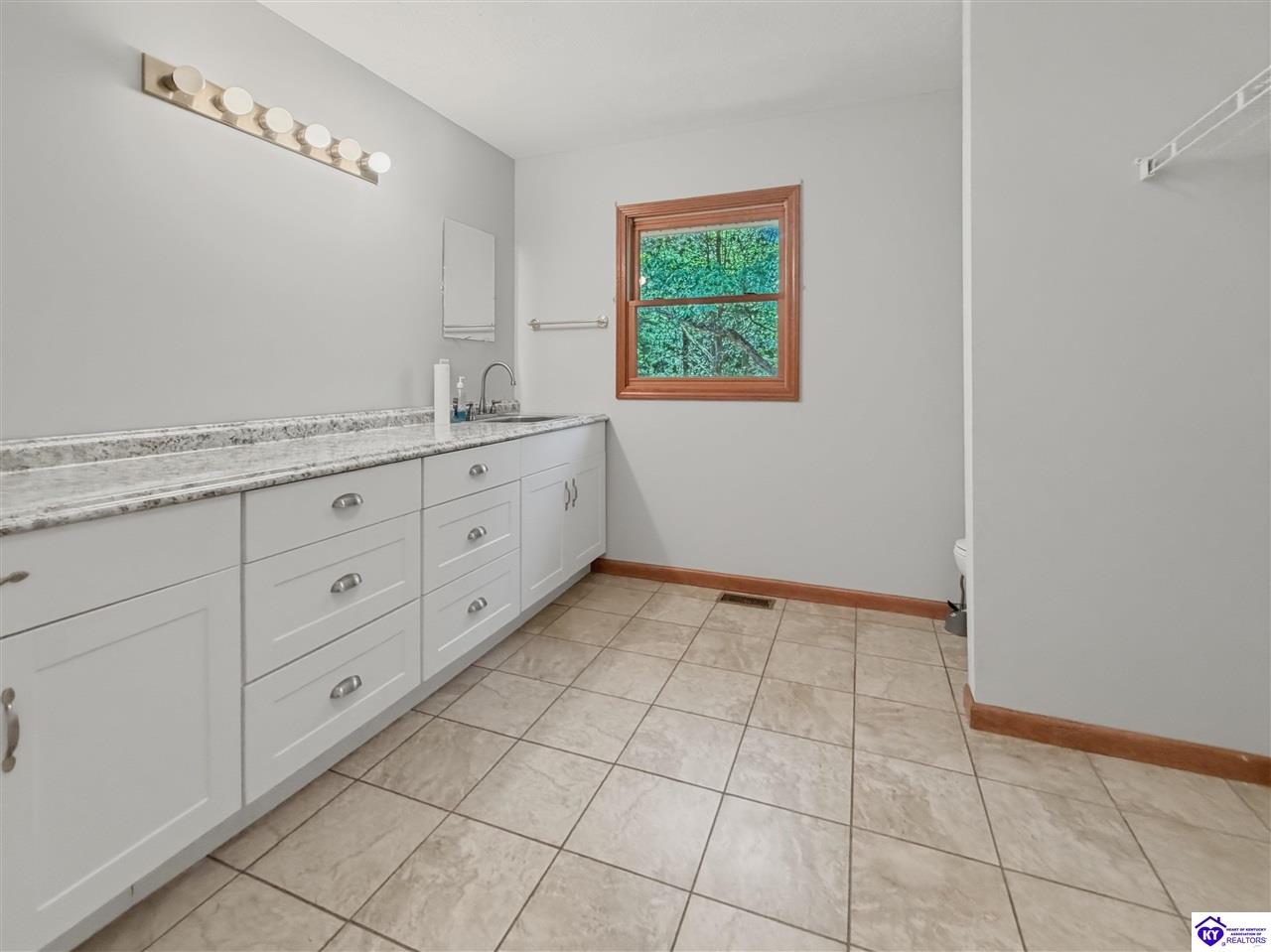 17 Bittersweet Place Property Photo 32