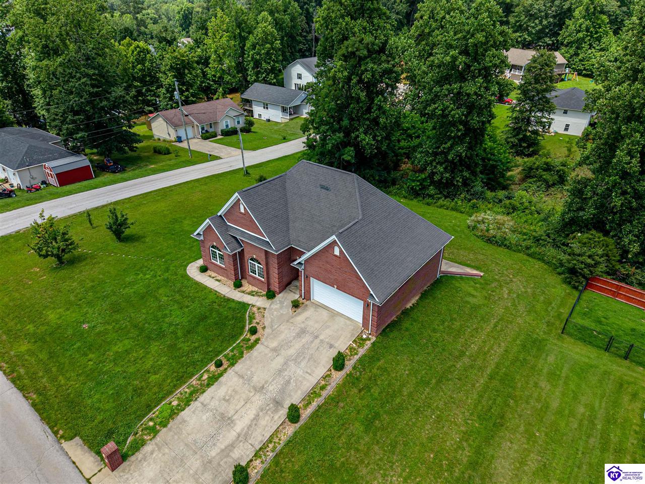311 Schoolside Drive Property Photo 14