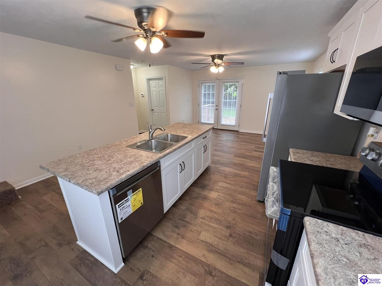 219 Henry Street Property Photo 4