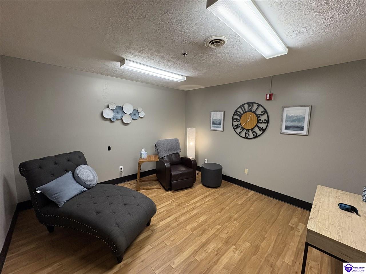 100 Gray Street Property Photo 16