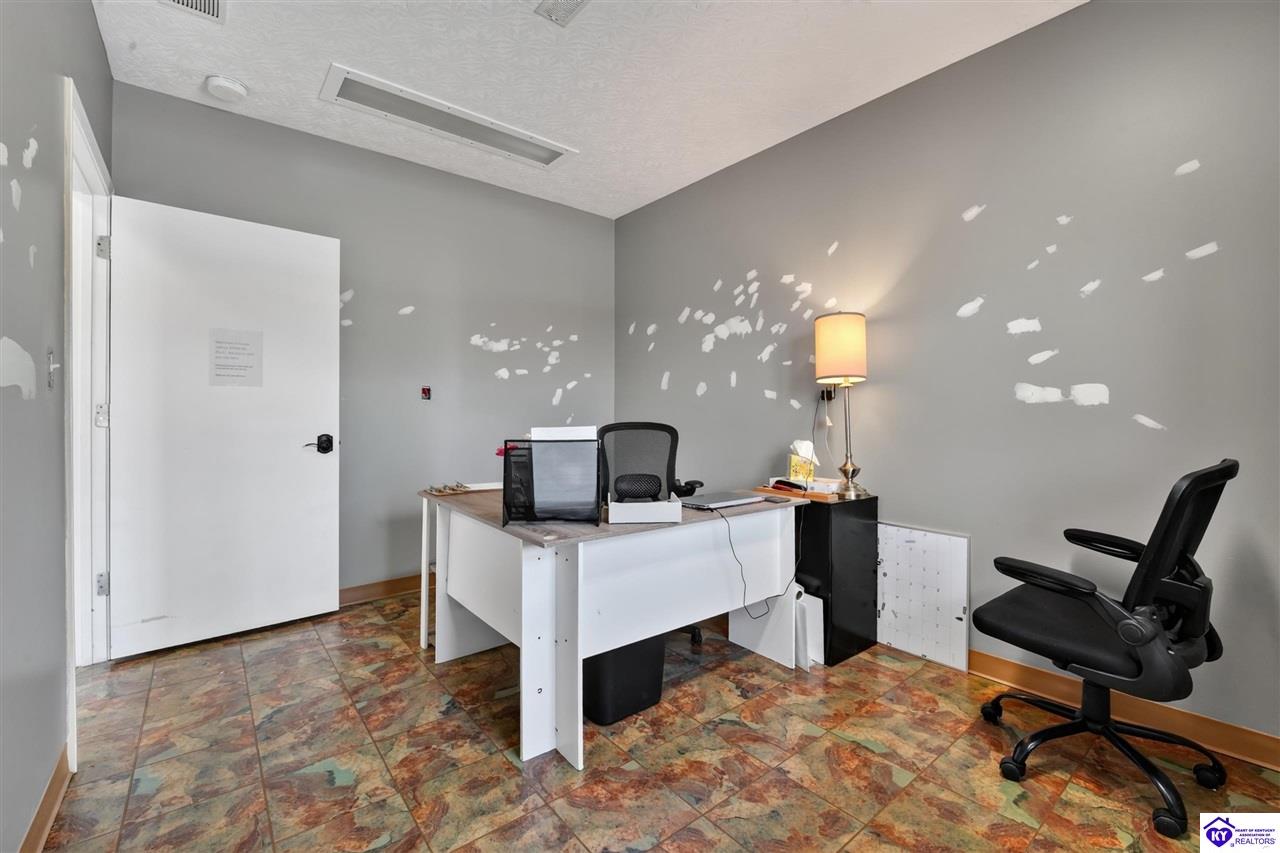 100 Gray Street Property Photo 25