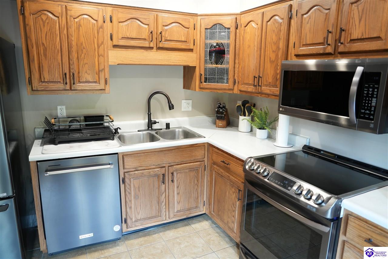 589 Charlemagne Boulevard Property Photo 13