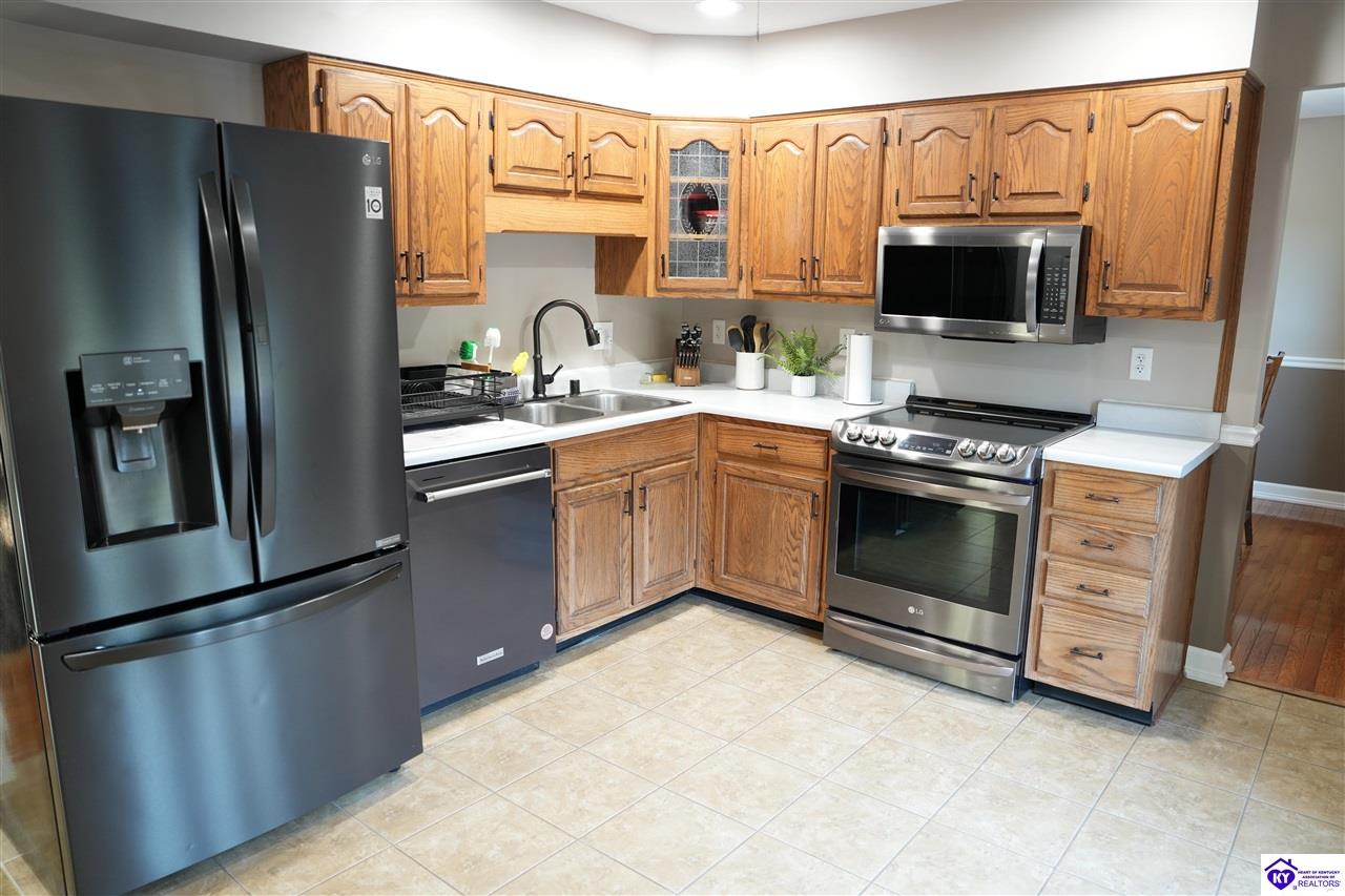 589 Charlemagne Boulevard Property Photo 14