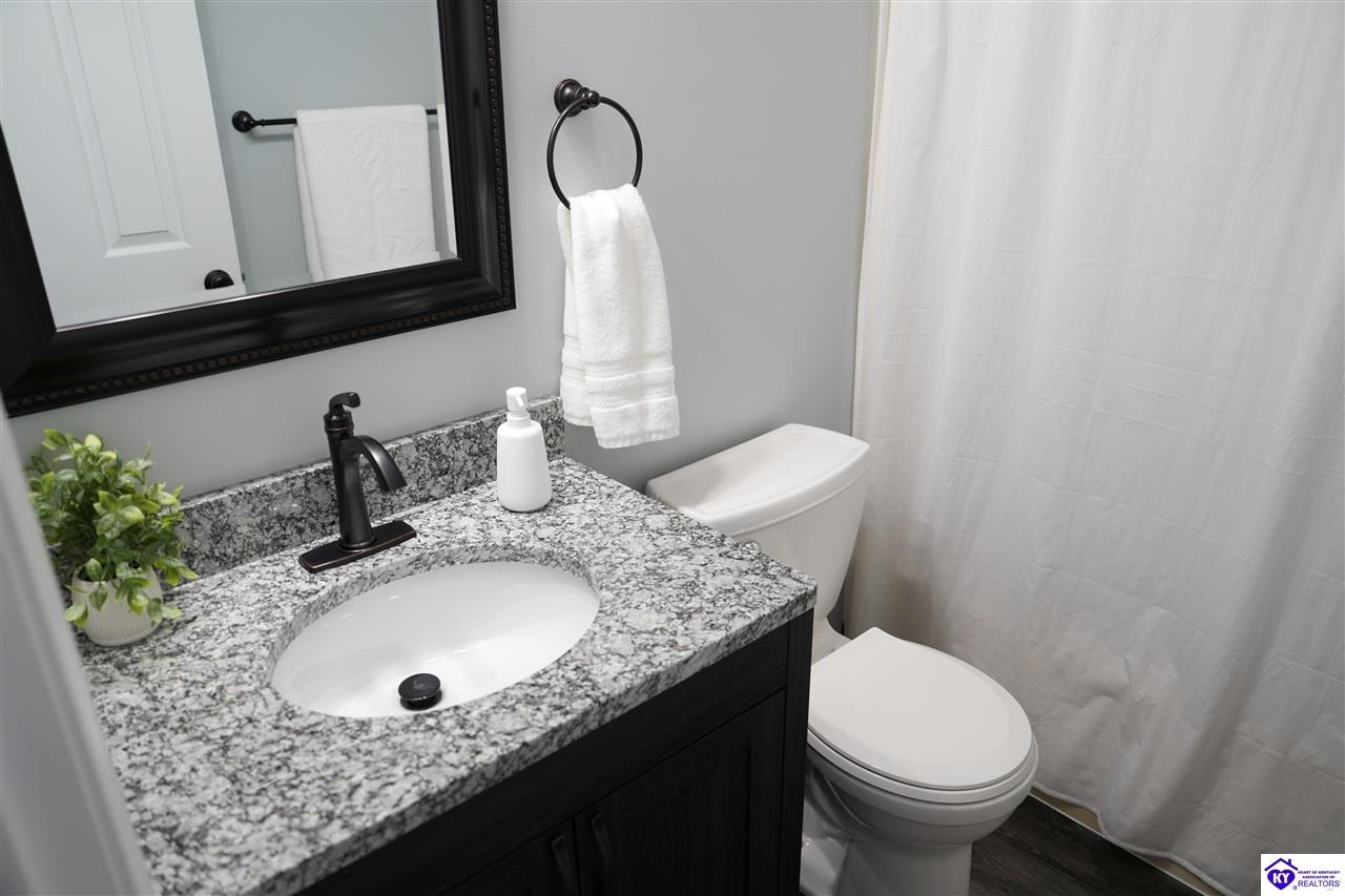 589 Charlemagne Boulevard Property Photo 20