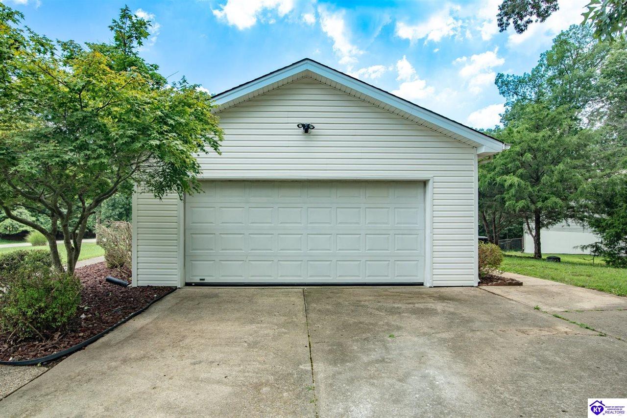 18 Glen Eagle Road Property Photo 5