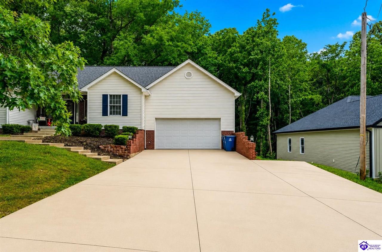 310 Catbird Road Property Photo 2