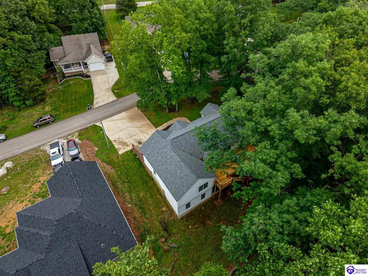 310 Catbird Road Property Photo 9
